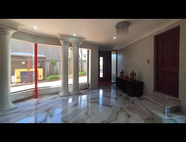 7 BEDROOM HOUSE FOR SALE IN RASLOUW